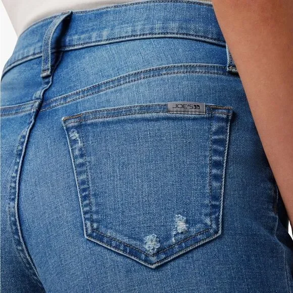 Joe’s Jeans High Rise Wide Leg Distressed Jean in Belenos Medium Wash Size 26